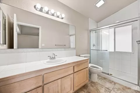 Bath - 21276 White Pine Dr #53, Tehachapi, CA 93561 photo 1 of 2