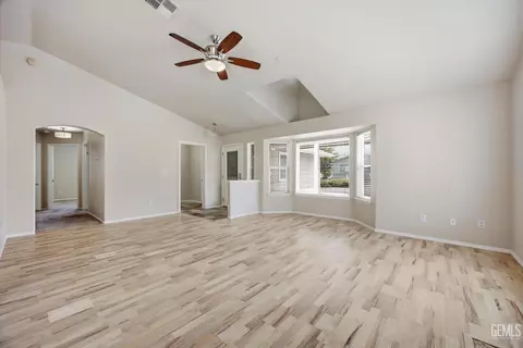 Living - 21276 White Pine Dr #53, Tehachapi, CA 93561 photo 4 of 7