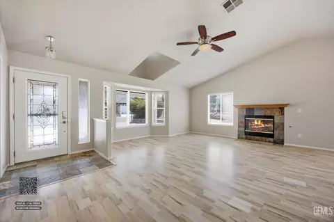 Living - 21276 White Pine Dr #53, Tehachapi, CA 93561 photo 2 of 7