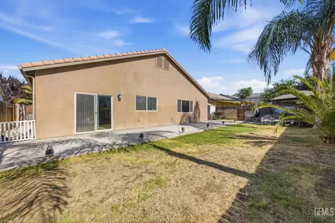 Exterior - 9508 Wareham Dr, Bakersfield, CA 93313 photo 6 of 7
