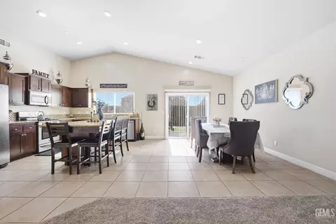 Entry Way - 9508 Wareham Dr, Bakersfield, CA 93313 photo 1 of 3