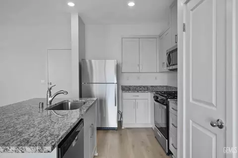 5128 Beaverhead Ave, Bakersfield, CA 93306 photo 2
