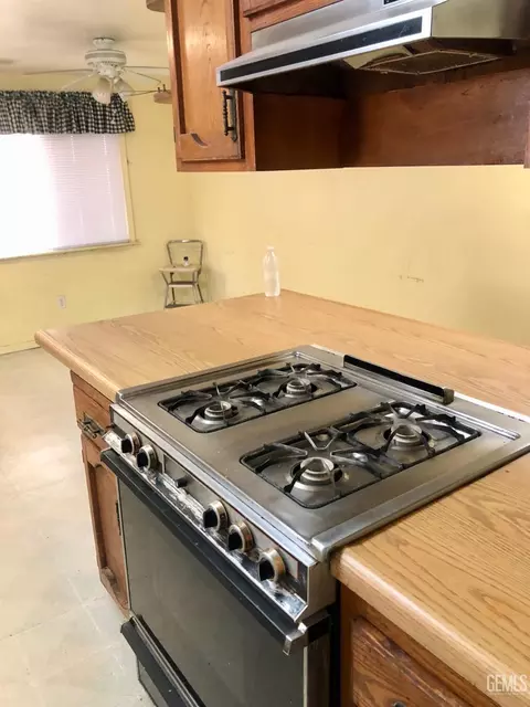 1241 E St, Wasco, CA 93280 photo 6