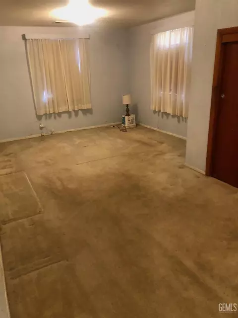1241 E St, Wasco, CA 93280 photo 4