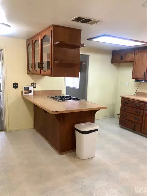 1241 E St, Wasco, CA 93280 photo 7