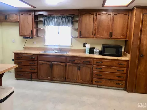 1241 E St, Wasco, CA 93280 photo 5