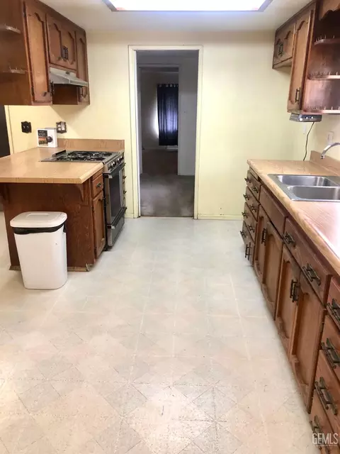 1241 E St, Wasco, CA 93280 photo 8