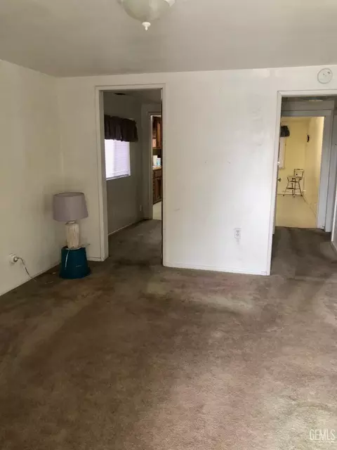 1241 E St, Wasco, CA 93280 photo 2
