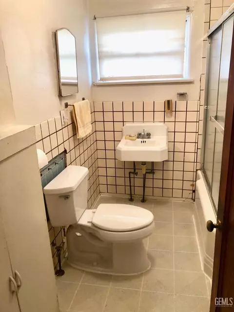 1241 E St, Wasco, CA 93280 photo 9