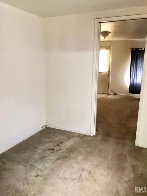 1241 E St, Wasco, CA 93280 photo 3