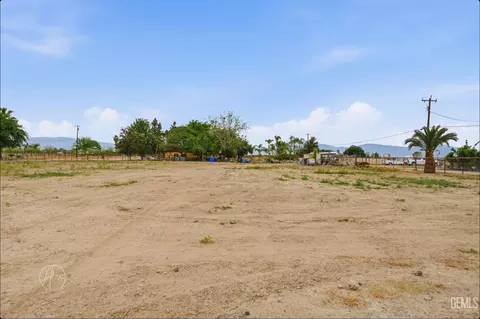 253 E Mckee Rd, Bakersfield, CA 93307 photo 32