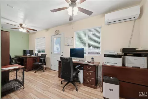 253 E Mckee Rd, Bakersfield, CA 93307 photo 17