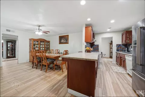 253 E Mckee Rd, Bakersfield, CA 93307 photo 9