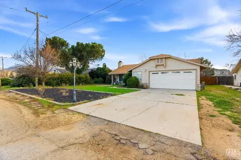 21461 Silver Dr, Tehachapi, CA 93561 photo 3