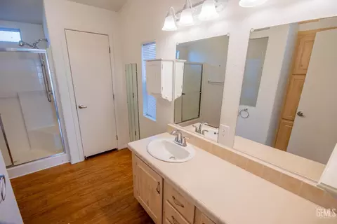 Bath - 182 Sousa Ln, Bakersfield, CA 93308 photo 1 of 4