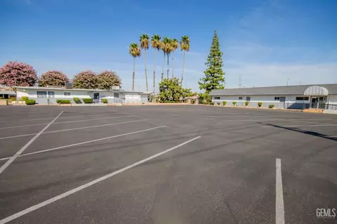 Exterior - 182 Sousa Ln, Bakersfield, CA 93308 photo 6 of 7
