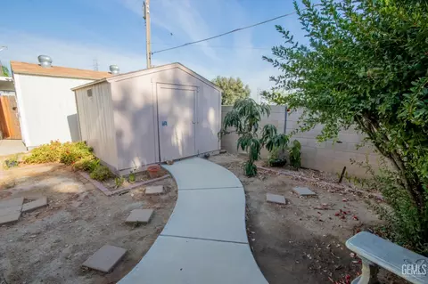 Exterior - 182 Sousa Ln, Bakersfield, CA 93308 photo 2 of 7