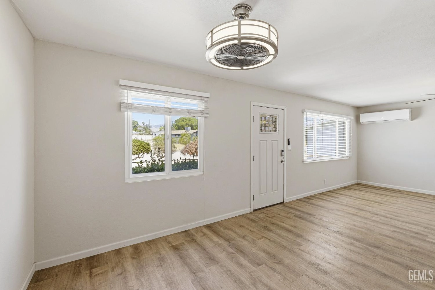 Living - 15836 Rexroth St, Mojave, CA 93501 photo 3 of 3