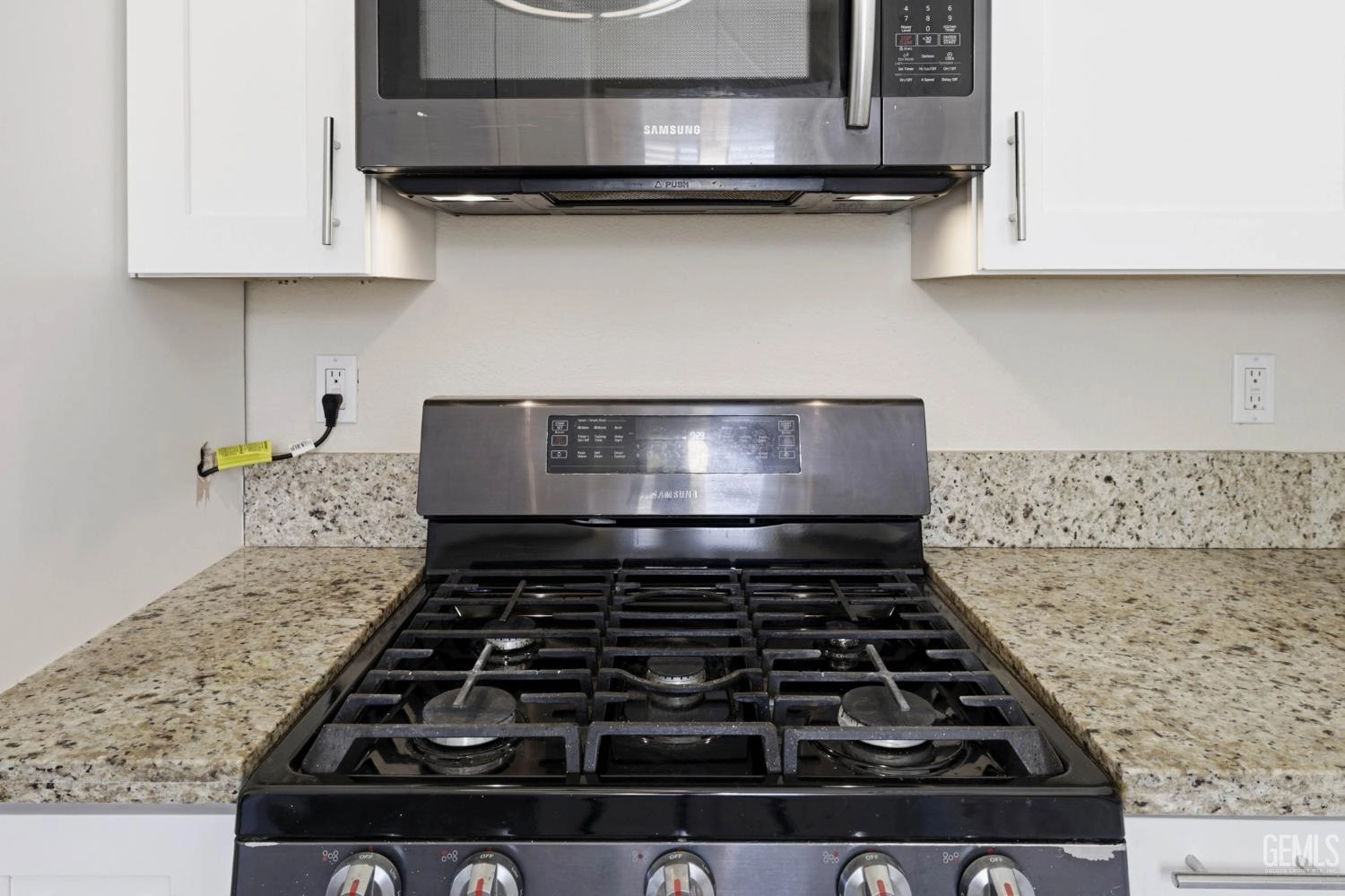 Kitchen - 15836 Rexroth St, Mojave, CA 93501 photo 2 of 3