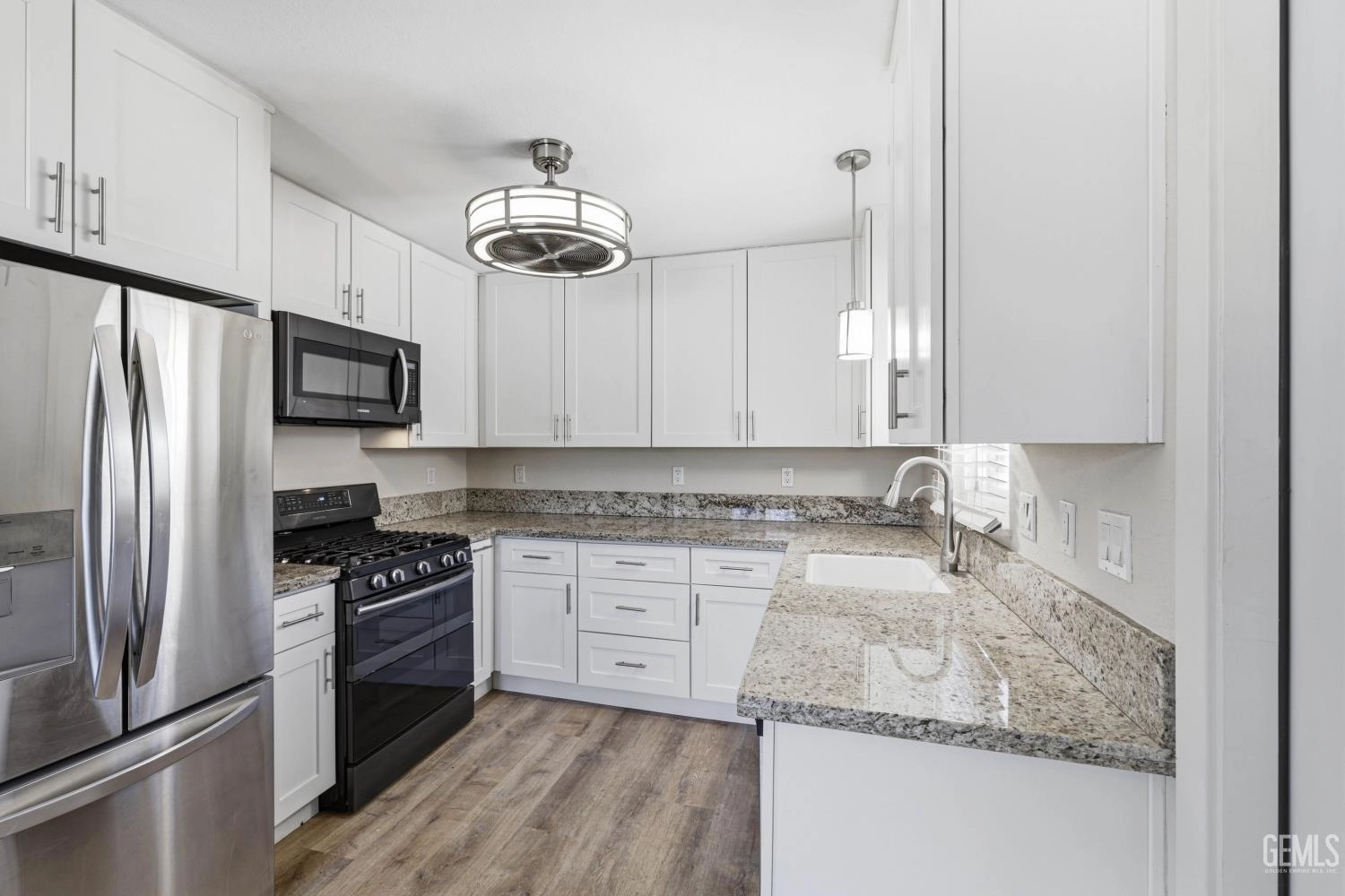 Kitchen - 15836 Rexroth St, Mojave, CA 93501 photo 1 of 3