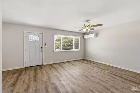 Living - 15836 Rexroth St, Mojave, CA 93501 photo 1 of 3