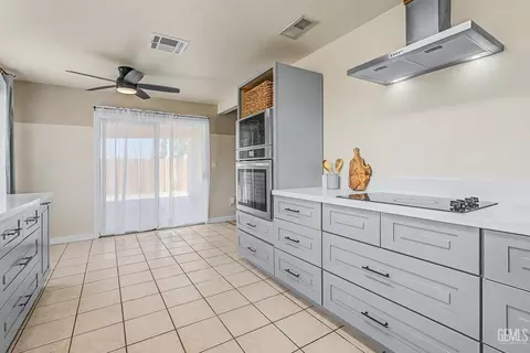 Kitchen - 21161 Santa Barbara Dr, Tehachapi, CA 93561 photo 4 of 6