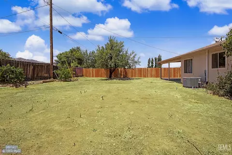 Exterior - 21161 Santa Barbara Dr, Tehachapi, CA 93561 photo 5 of 10