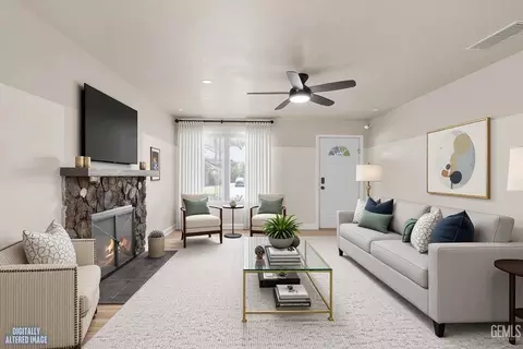 Living - 21161 Santa Barbara Dr, Tehachapi, CA 93561 photo 1 of 2
