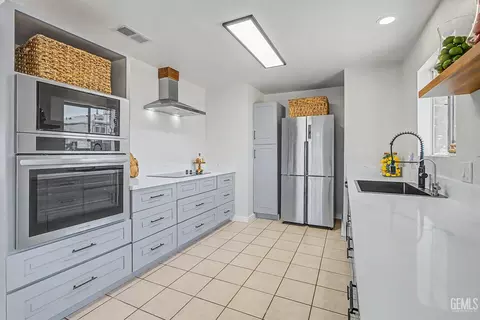 Kitchen - 21161 Santa Barbara Dr, Tehachapi, CA 93561 photo 1 of 6