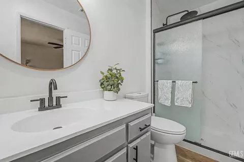 Bath - 21161 Santa Barbara Dr, Tehachapi, CA 93561 photo 1 of 3
