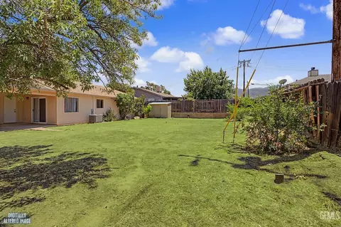 Exterior - 21161 Santa Barbara Dr, Tehachapi, CA 93561 photo 7 of 10