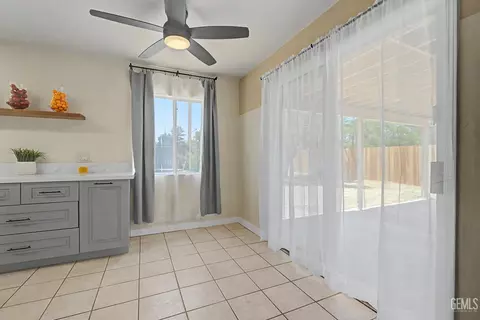 Kitchen - 21161 Santa Barbara Dr, Tehachapi, CA 93561 photo 6 of 6