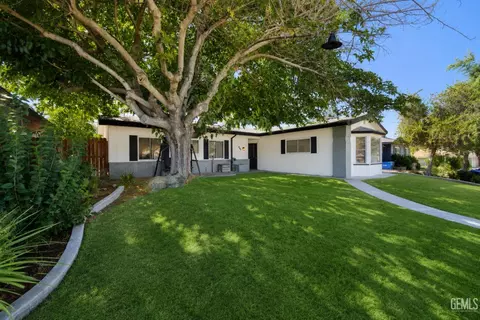 Exterior - 407 Garratt St, Taft, CA 93268 photo 4 of 7