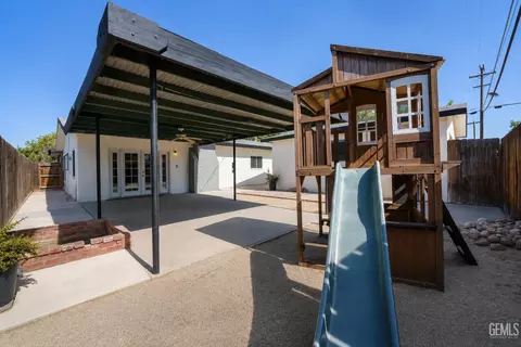 Exterior - 407 Garratt St, Taft, CA 93268 photo 5 of 7