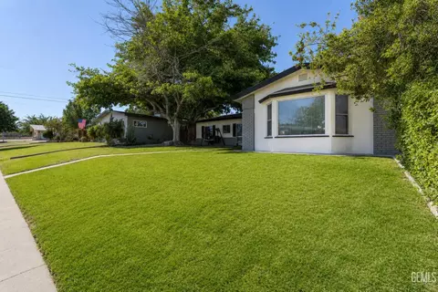 Exterior - 407 Garratt St, Taft, CA 93268 photo 3 of 7