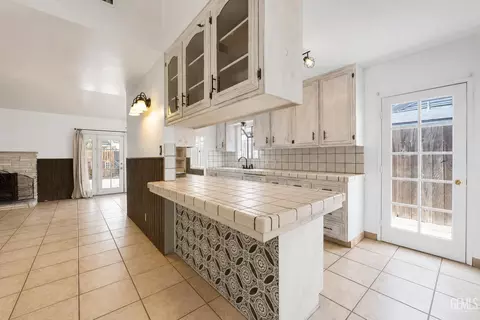 Kitchen - 407 Garratt St, Taft, CA 93268 photo 1 of 4