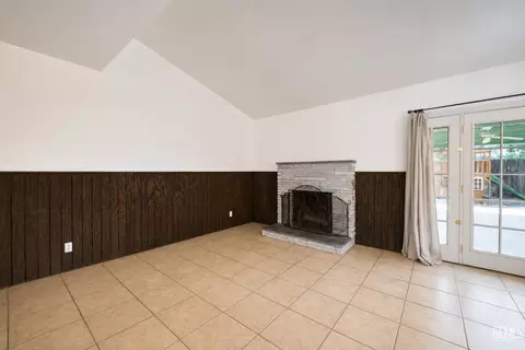 Living - 407 Garratt St, Taft, CA 93268 photo 4 of 4