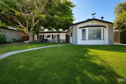 Exterior - 407 Garratt St, Taft, CA 93268 photo 2 of 7