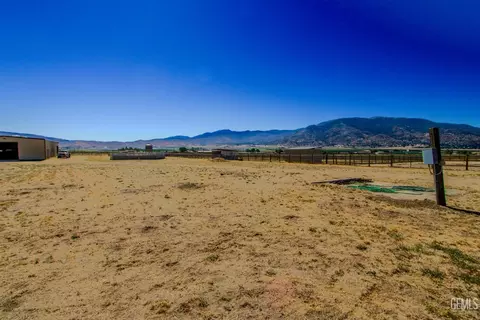 Exterior - 20654 Sasia Rd, Tehachapi, CA 93561 photo 8 of 11