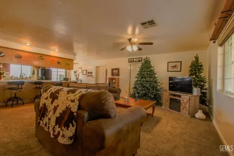 Living - 20654 Sasia Rd, Tehachapi, CA 93561 photo 1 of 1