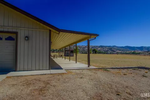 Exterior - 20654 Sasia Rd, Tehachapi, CA 93561 photo 4 of 11