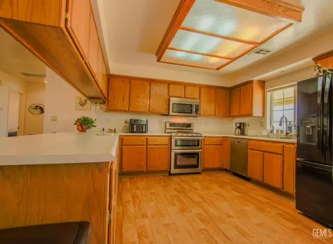 Kitchen - 20654 Sasia Rd, Tehachapi, CA 93561 photo 1 of 4