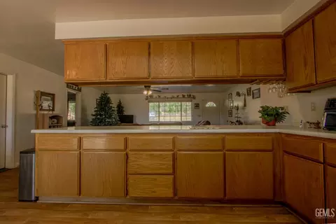 Kitchen - 20654 Sasia Rd, Tehachapi, CA 93561 photo 4 of 4