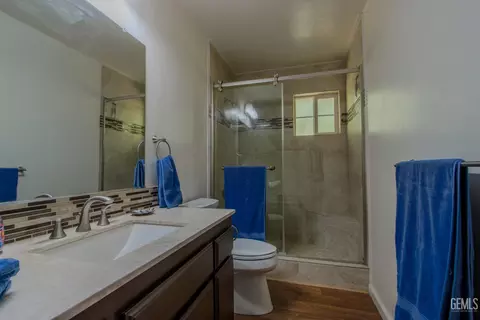 Bath - 20654 Sasia Rd, Tehachapi, CA 93561 photo 6 of 6