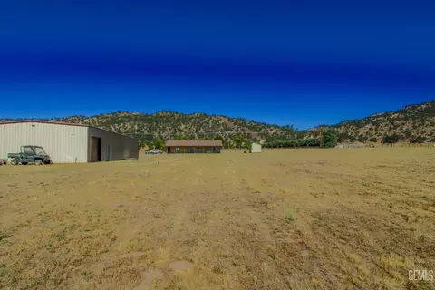 Exterior - 20654 Sasia Rd, Tehachapi, CA 93561 photo 7 of 11