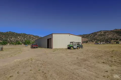 Exterior - 20654 Sasia Rd, Tehachapi, CA 93561 photo 6 of 11