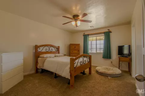 Bedroom - 20654 Sasia Rd, Tehachapi, CA 93561 photo 2 of 5