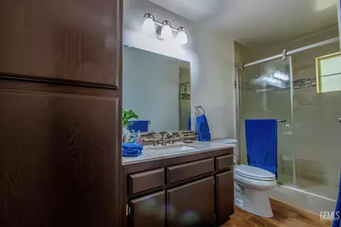 Bath - 20654 Sasia Rd, Tehachapi, CA 93561 photo 5 of 6