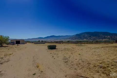 Exterior - 20654 Sasia Rd, Tehachapi, CA 93561 photo 5 of 11