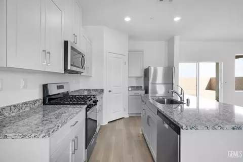 Kitchen - 1213 Nectar Pl, Shafter, CA 93263 photo 2 of 3